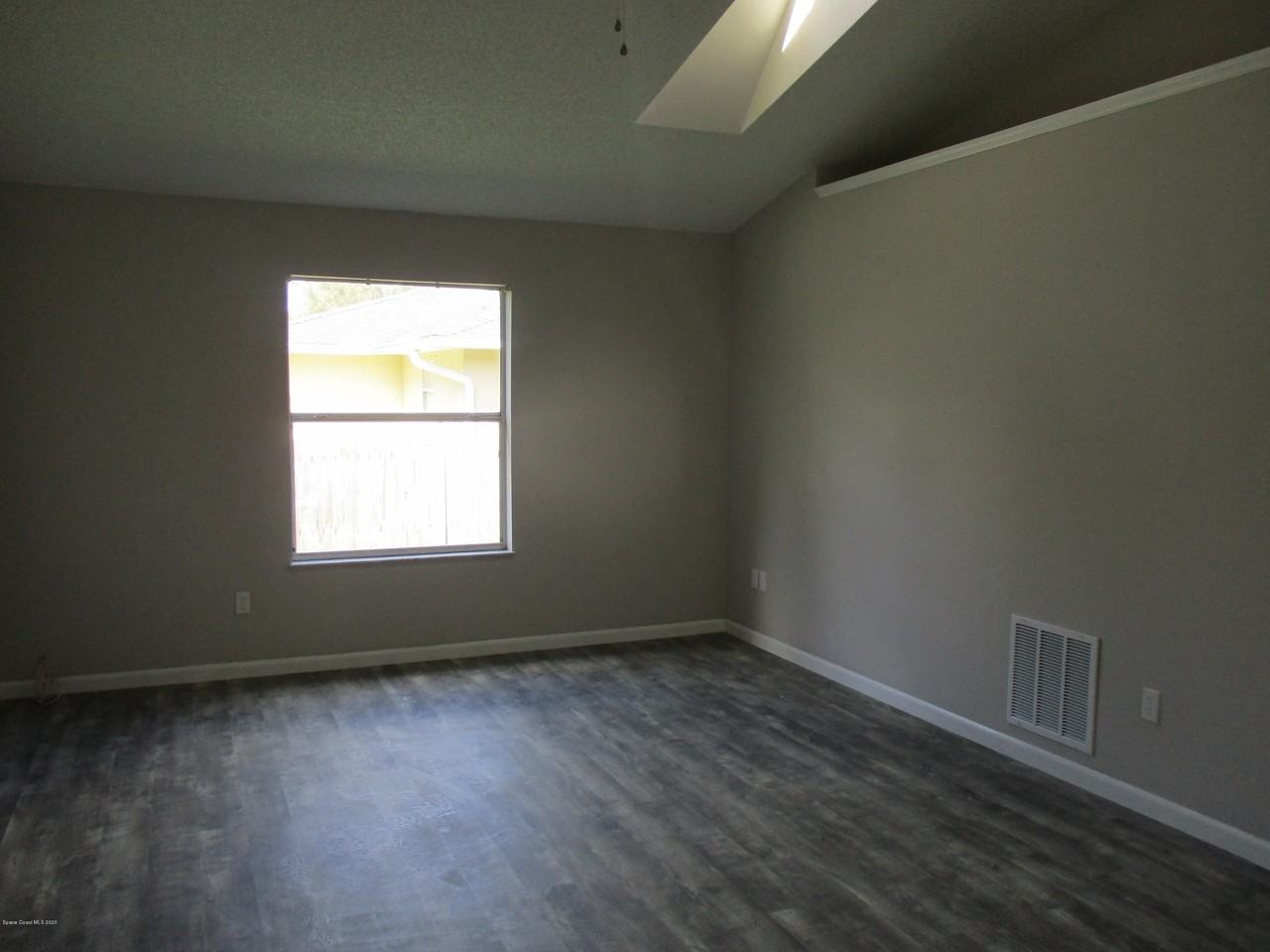 474 Tuloma Ave Sw - Photo 7 of 20