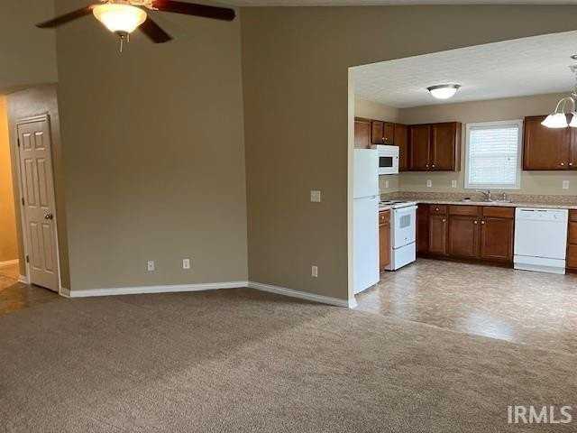 3701 Bronson Ln - Photo 4 of 14