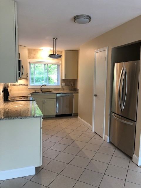 B11 Stonehedge Dr #B11 - Photo 3 of 32