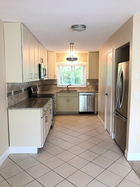 B11 Stonehedge Dr #B11 - Photo 7 of 32