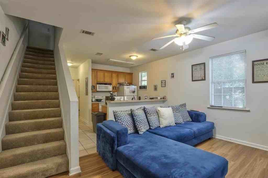924 Ashburn Dr #2 - Photo 4 of 24