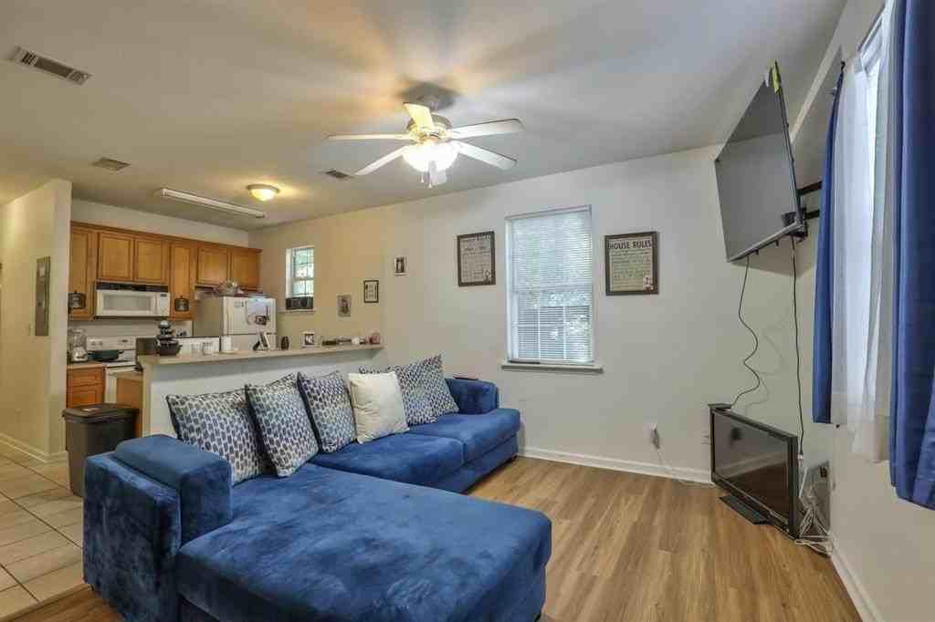 924 Ashburn Dr #2 - Photo 5 of 24