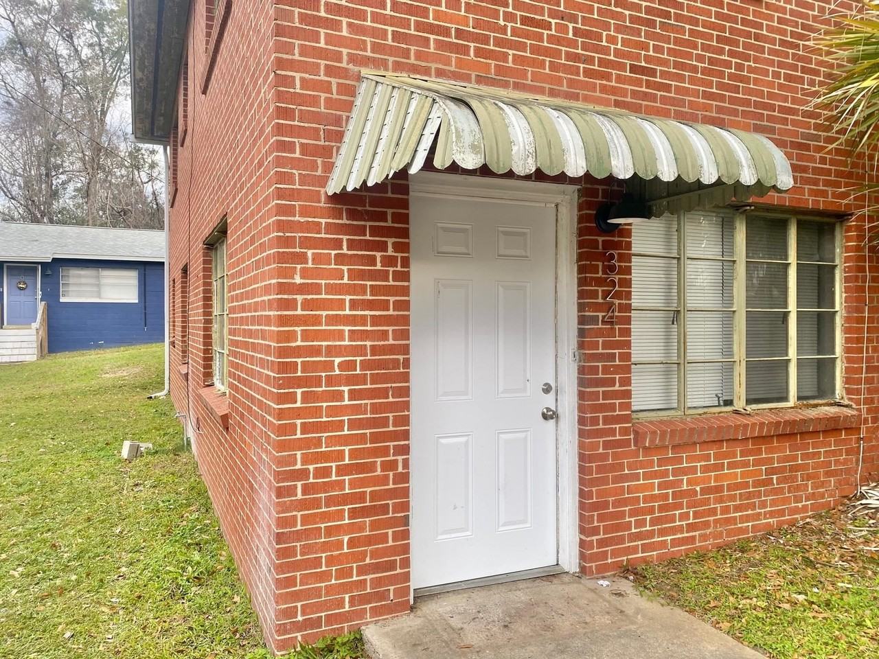 324 E Pershing St - Photo 2 of 14