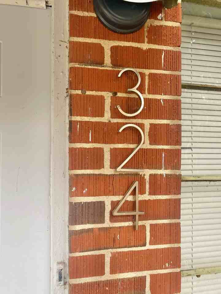 324 E Pershing St - Photo 3 of 14