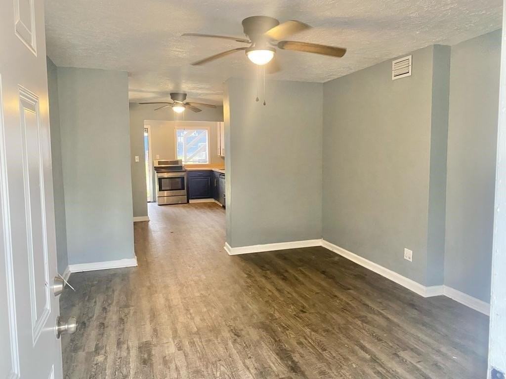 324 E Pershing St - Photo 5 of 14
