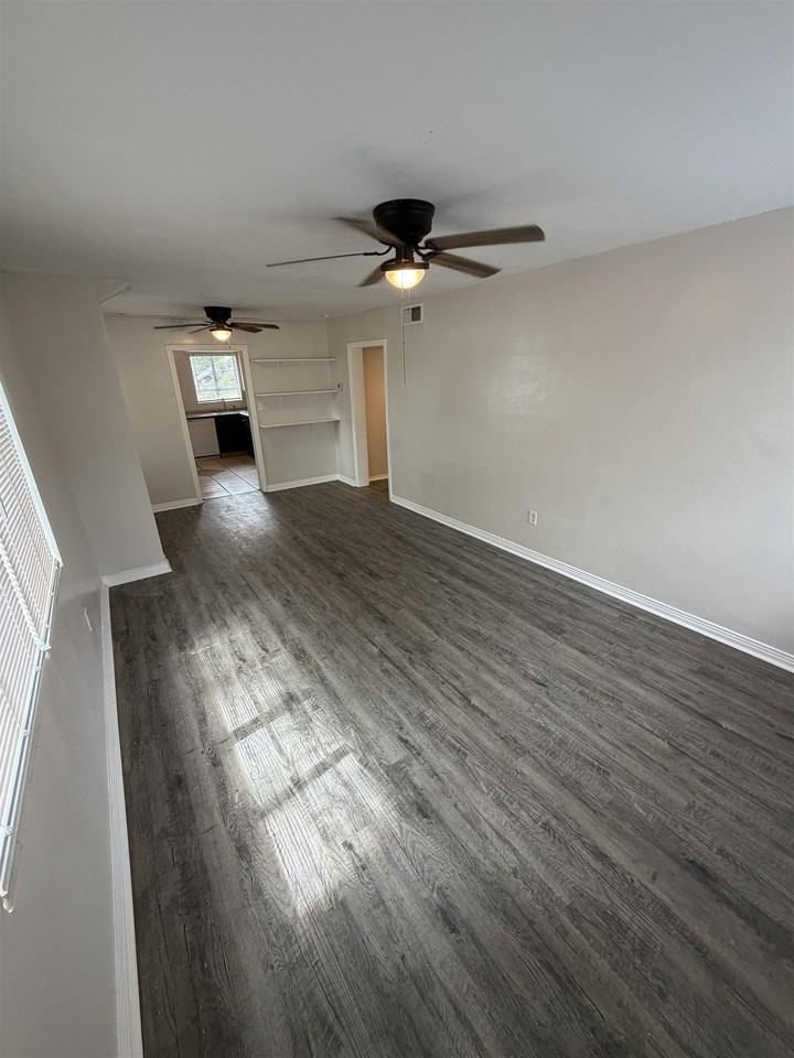 318 E Pershing St - Photo 2 of 13
