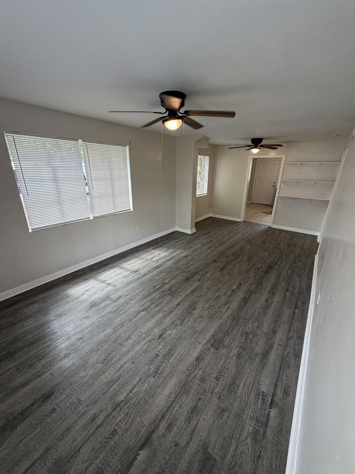 318 E Pershing St - Photo 3 of 13