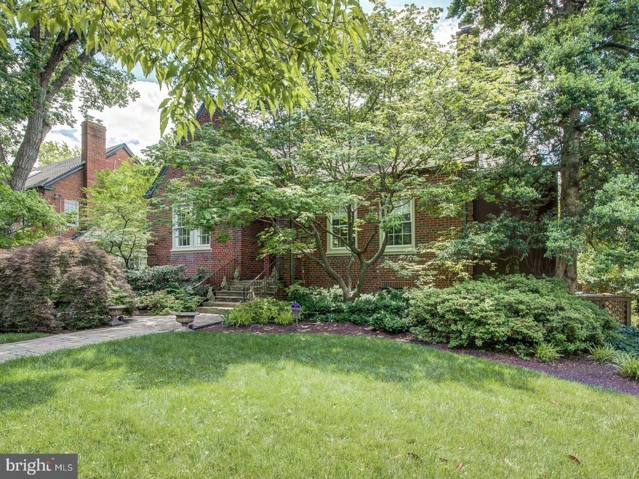 3808 Cathedral Ave Nw - Photo 3 of 50