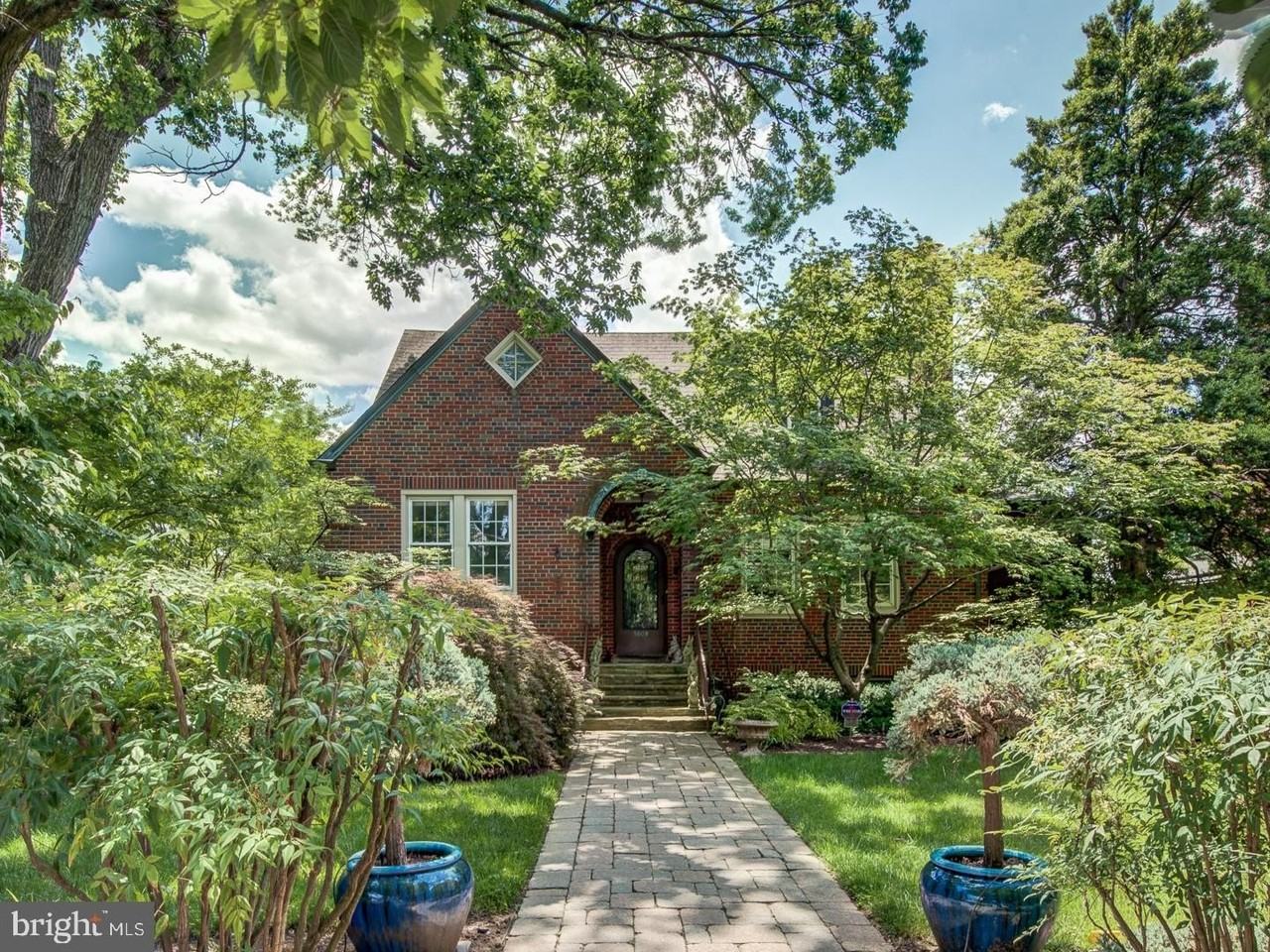 3808 Cathedral Ave Nw - Photo 4 of 50