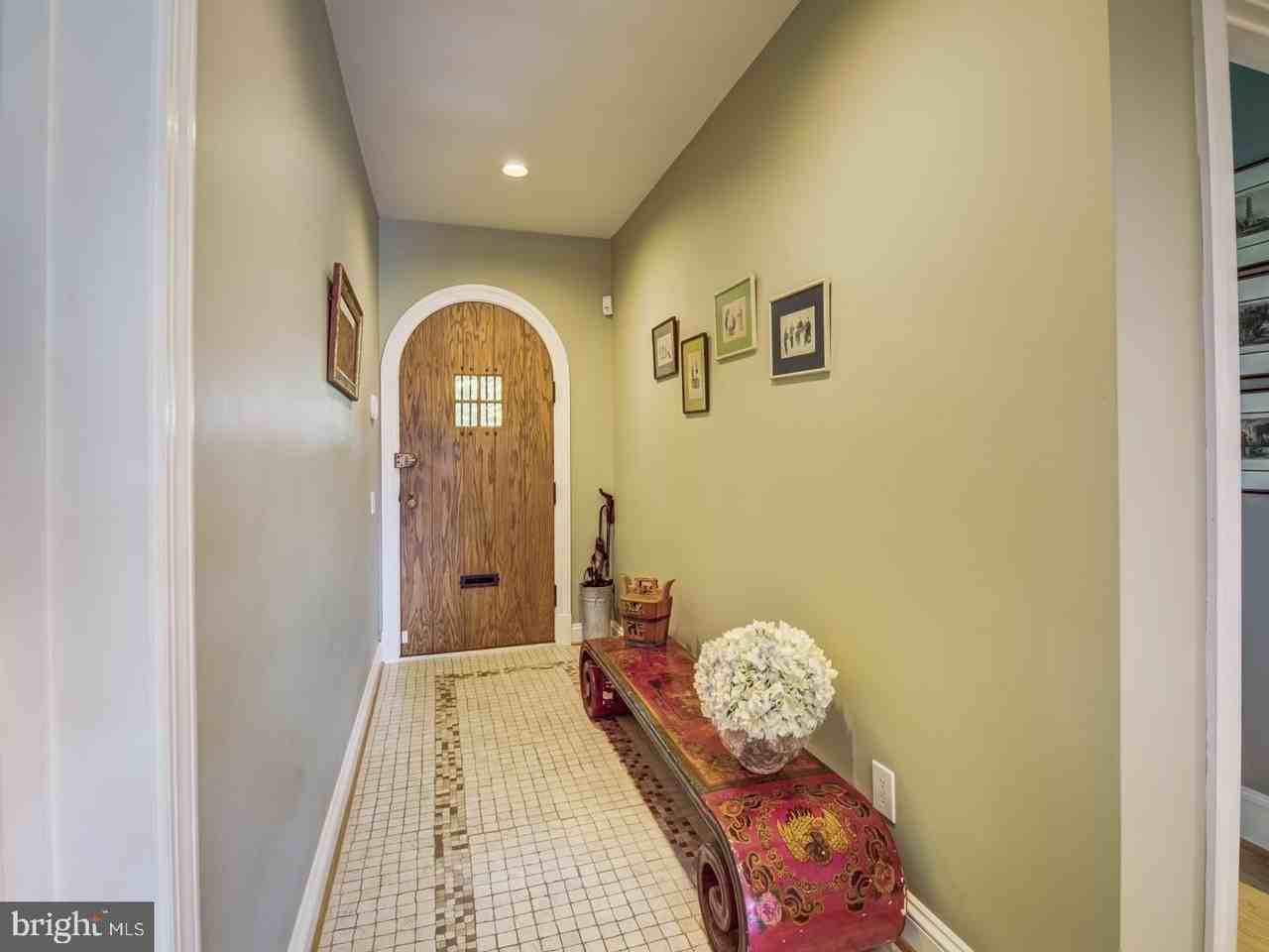 3808 Cathedral Ave Nw - Photo 7 of 50