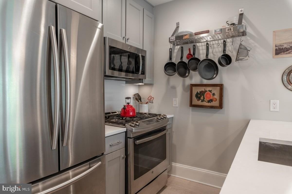 3918 W St Nw #6 - Photo 5 of 35