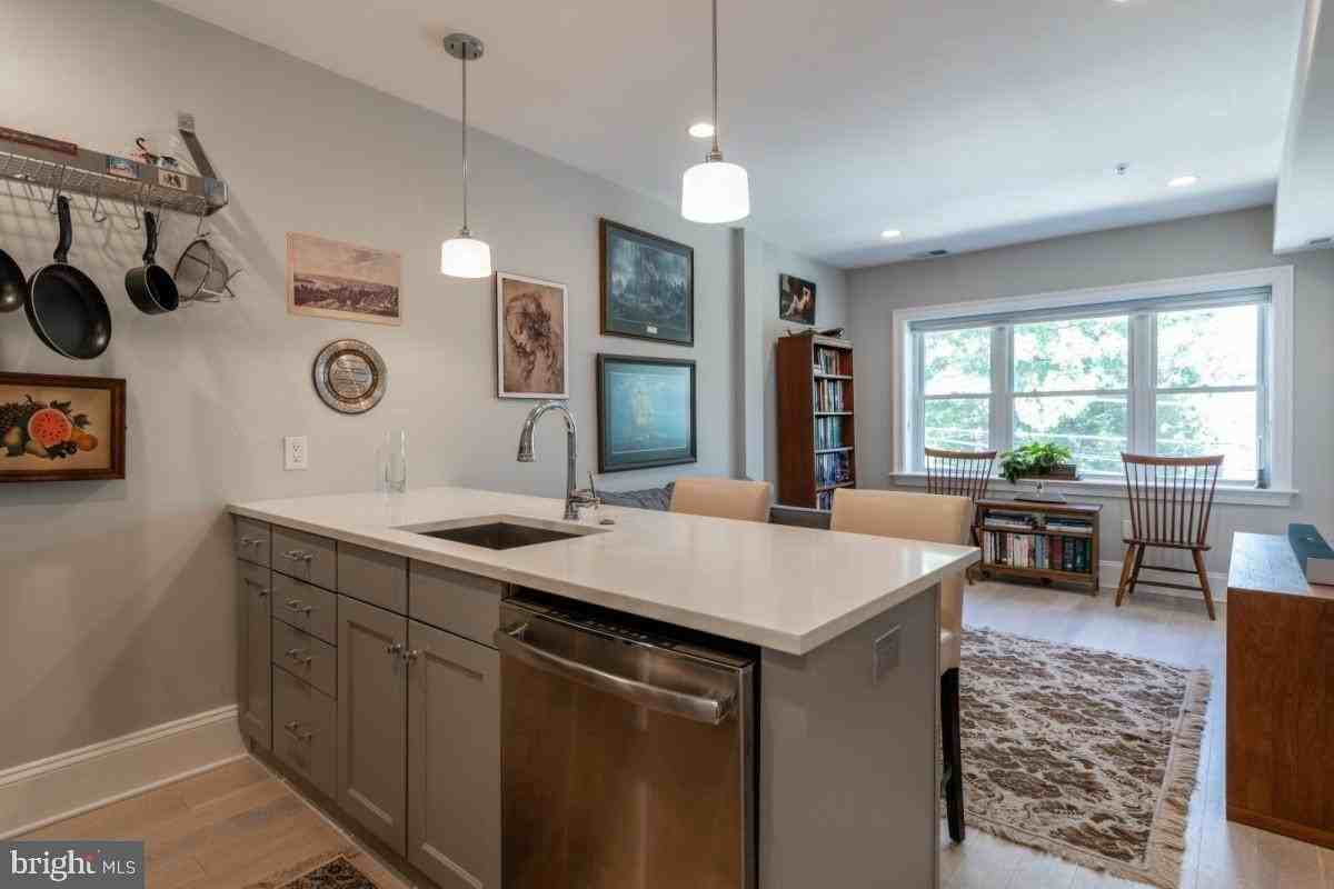 3918 W St Nw #6 - Photo 6 of 35