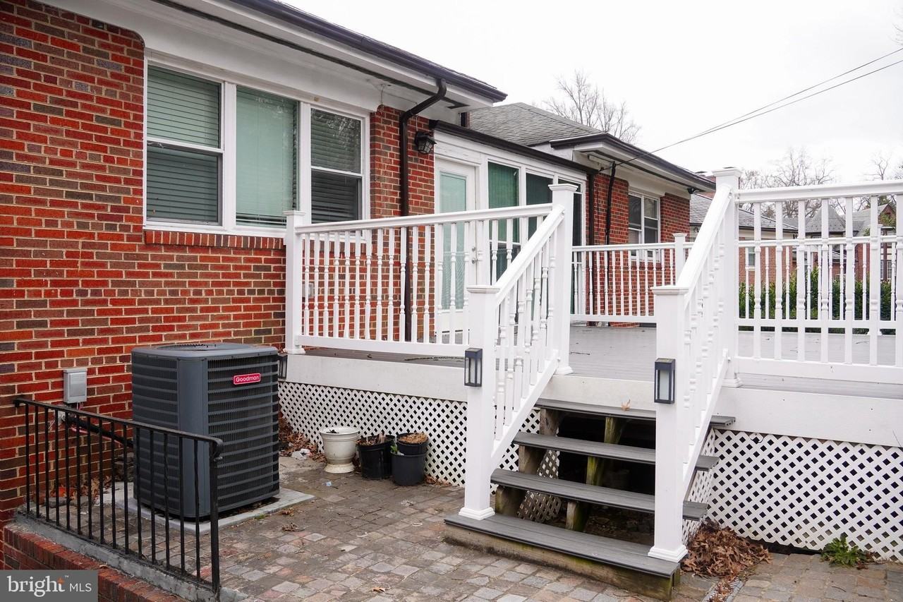 1633 Kalmia Rd Nw - Photo 4 of 19
