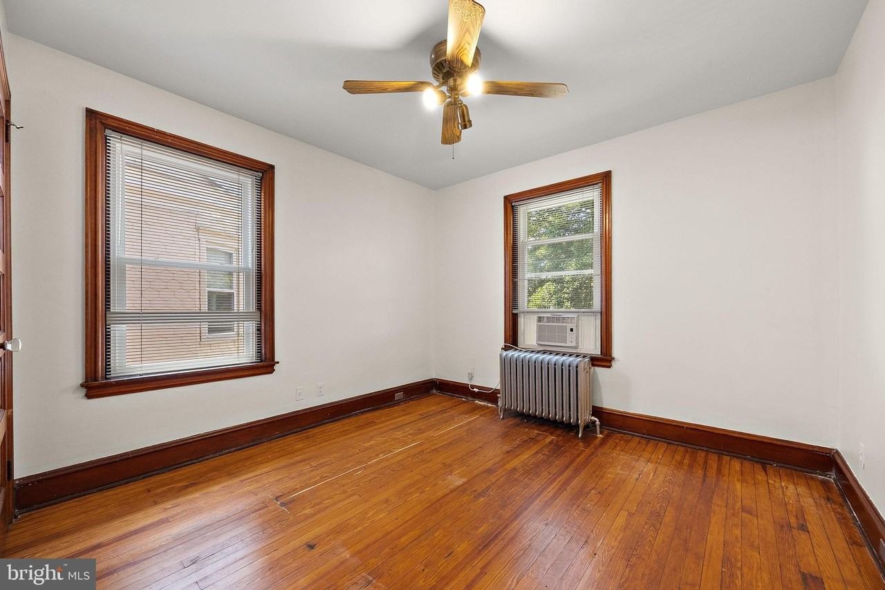 409 W 20th St #2 - Photo 5 of 23
