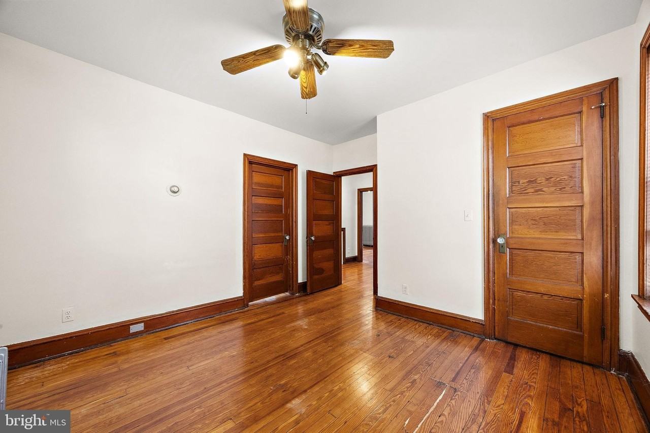 409 W 20th St #2 - Photo 6 of 23