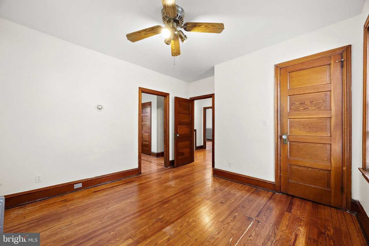 409 W 20th St #2 - Photo 7 of 23