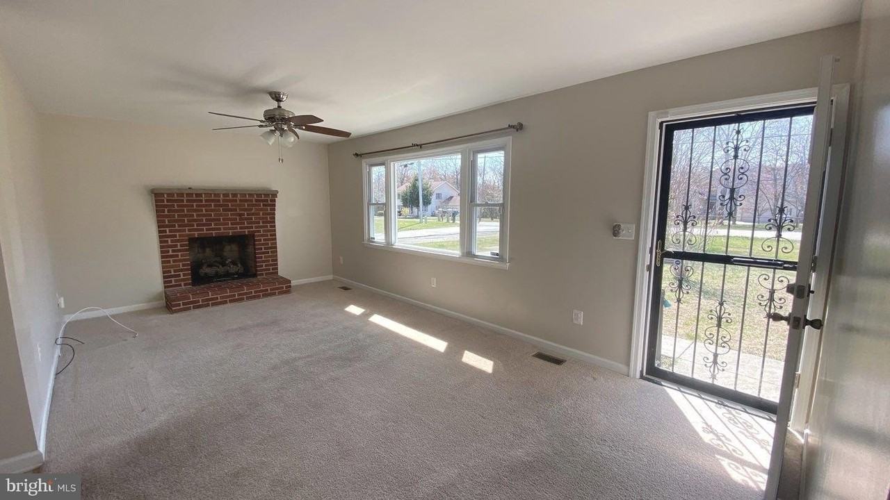 7625 Post Rd - Photo 2 of 15