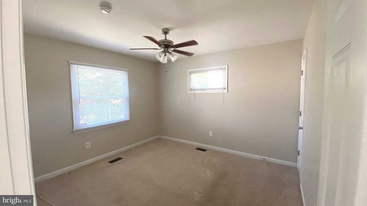 7625 Post Rd - Photo 4 of 15