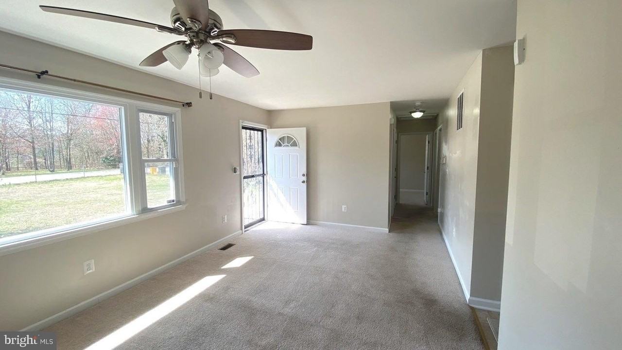 7625 Post Rd - Photo 7 of 15