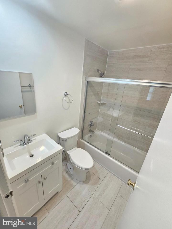 603 Pinewood Rd - Photo 5 of 32