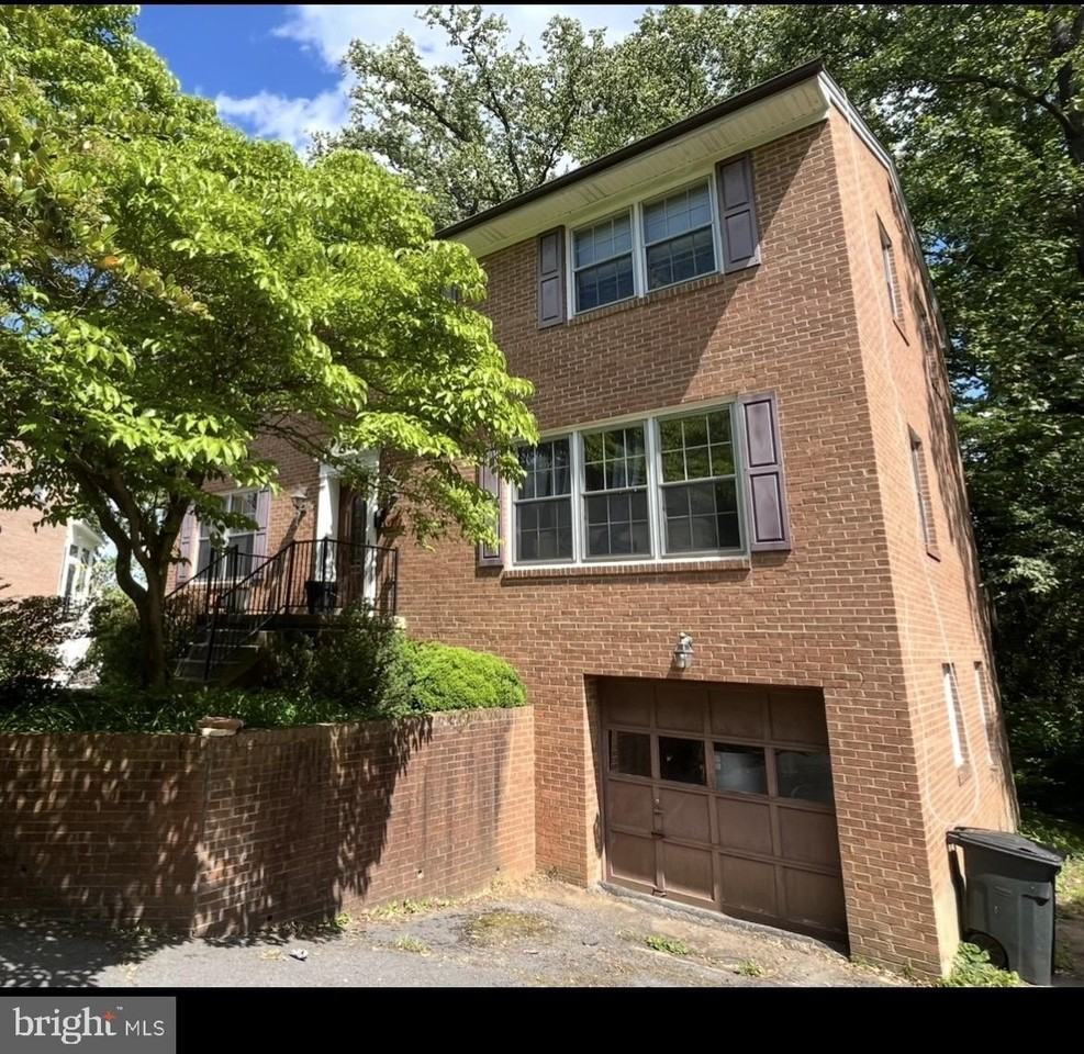 5310 Danbury Rd - Photo 3 of 11