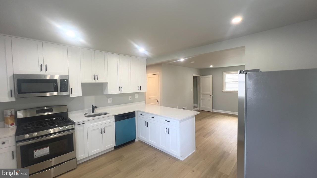4505 38th St - Photo 2 of 6