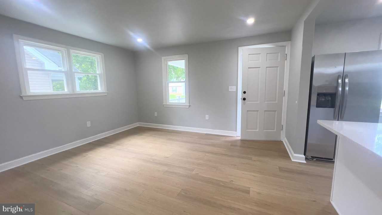 4505 38th St - Photo 3 of 6
