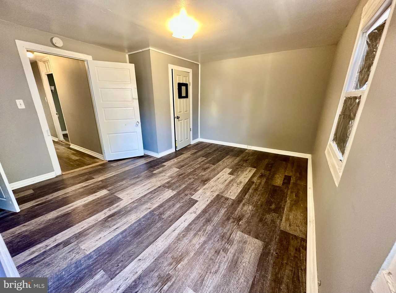 405 Lawrence St - Photo 5 of 15