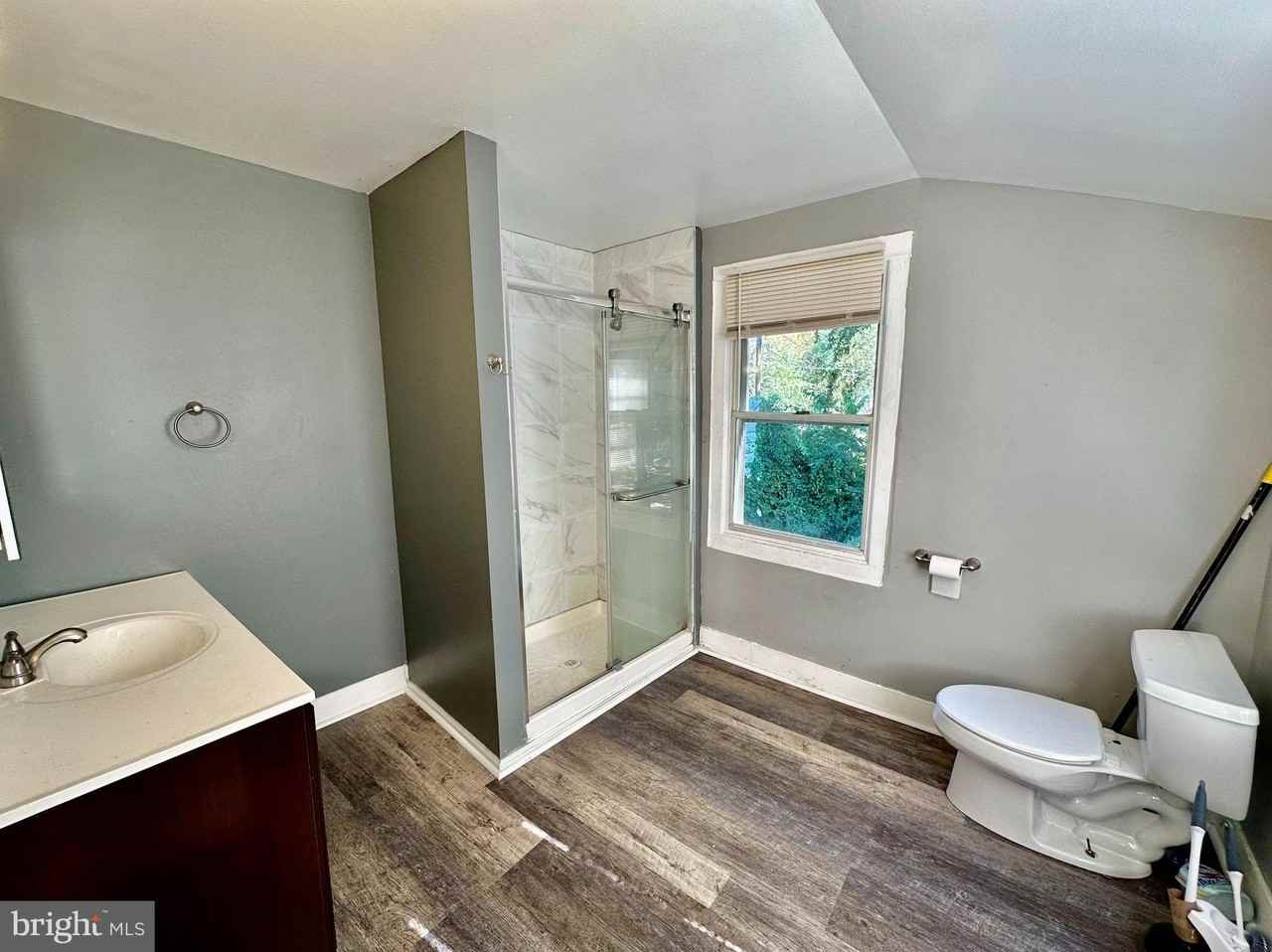 405 Lawrence St - Photo 6 of 15