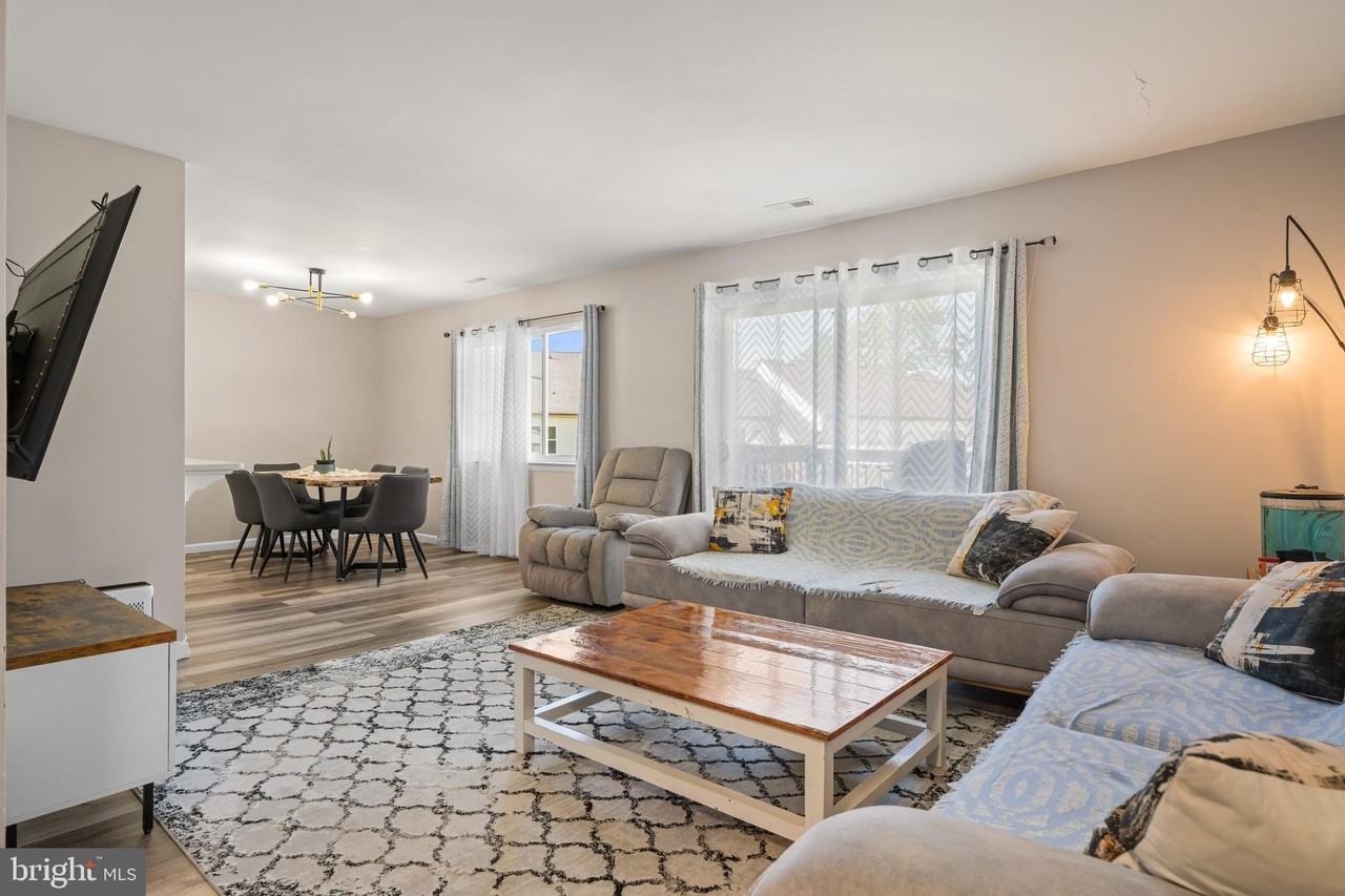 37 Buttonwood Rd - Photo 4 of 16