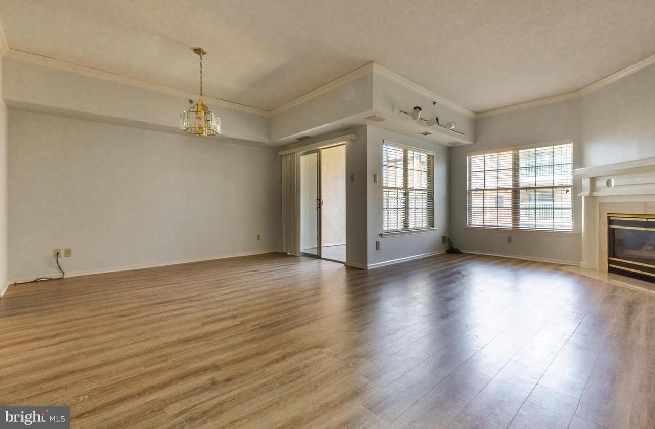 6161 Main St - Photo 5 of 24