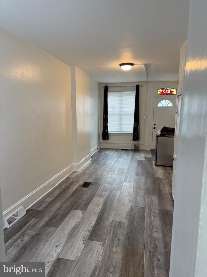 837 Locust St - Photo 2 of 15