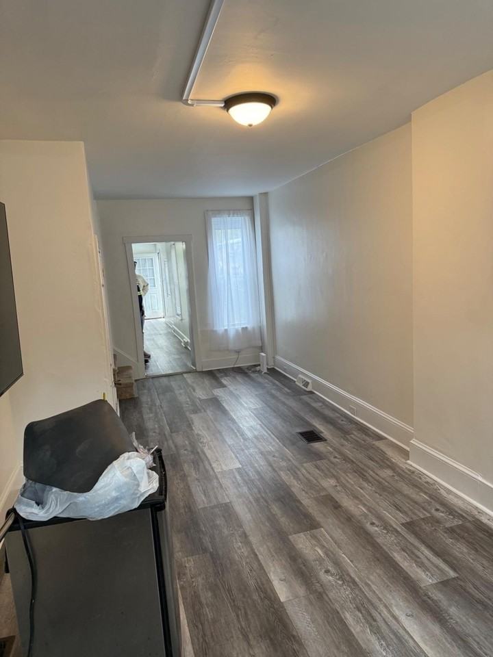 837 Locust St - Photo 3 of 15