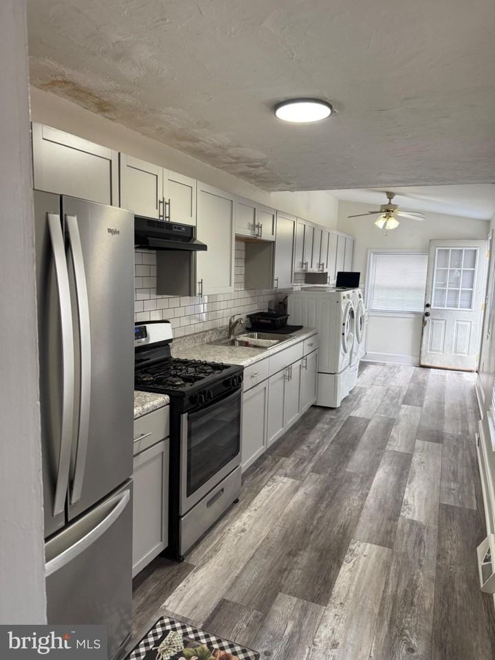 837 Locust St - Photo 4 of 15