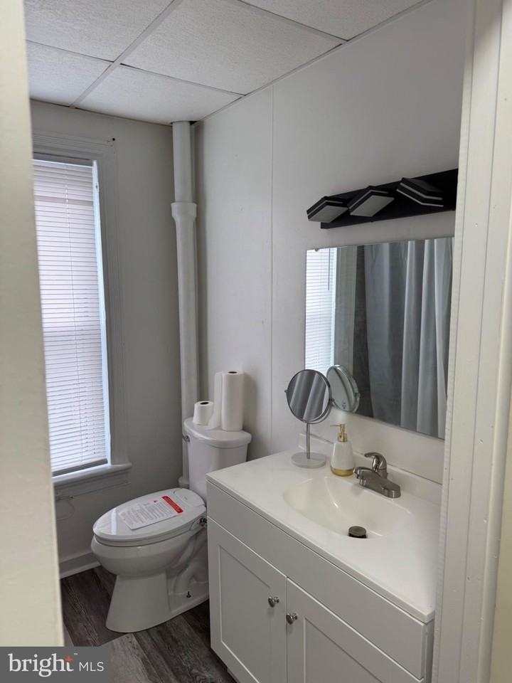 837 Locust St - Photo 6 of 15