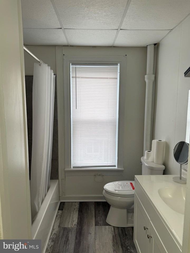 837 Locust St - Photo 7 of 15