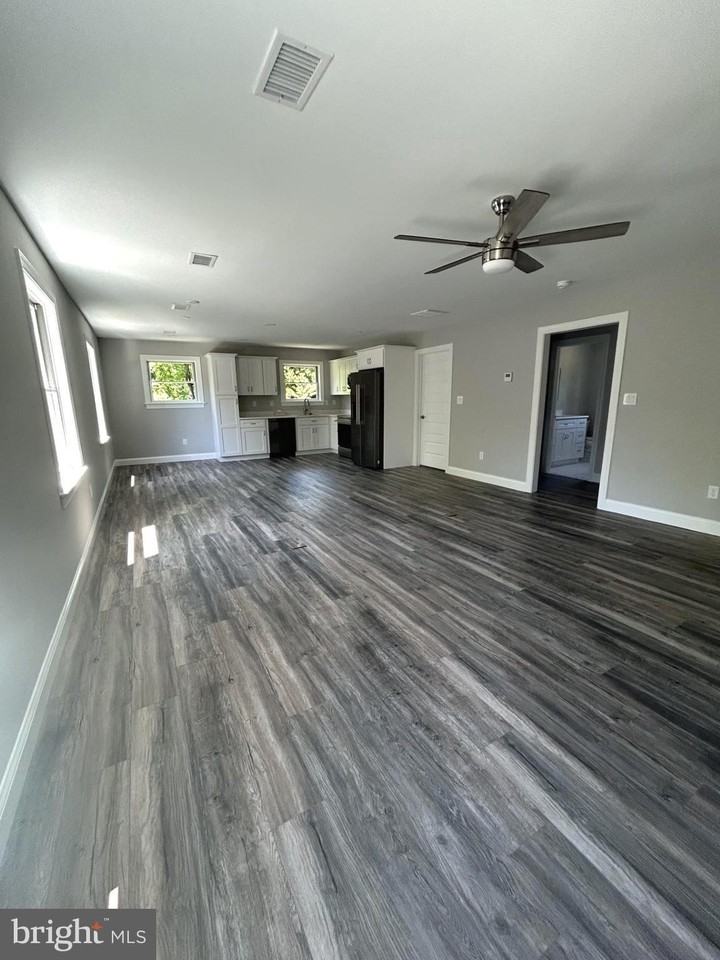 135 W Maple Ave #2ndFL - Photo 4 of 15