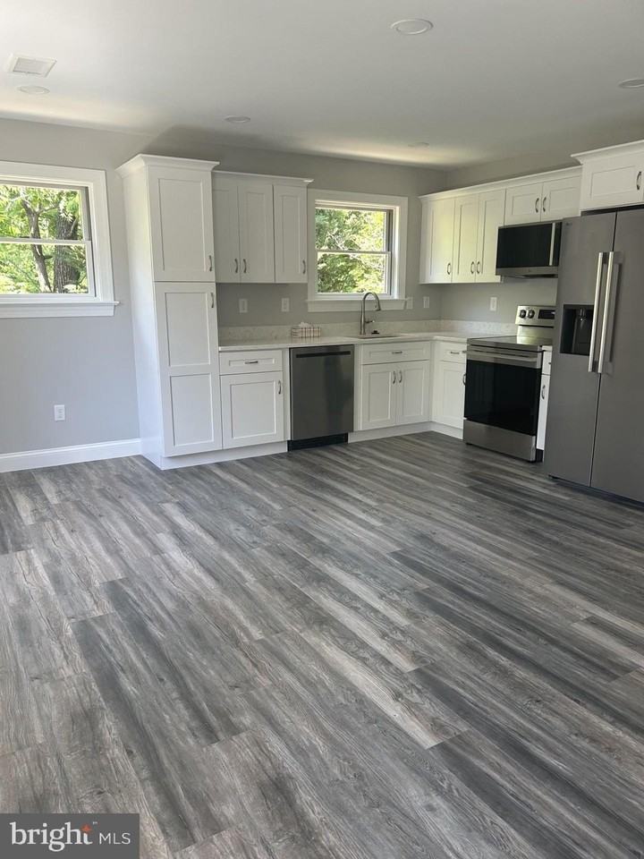 135 W Maple Ave #2ndFL - Photo 5 of 15