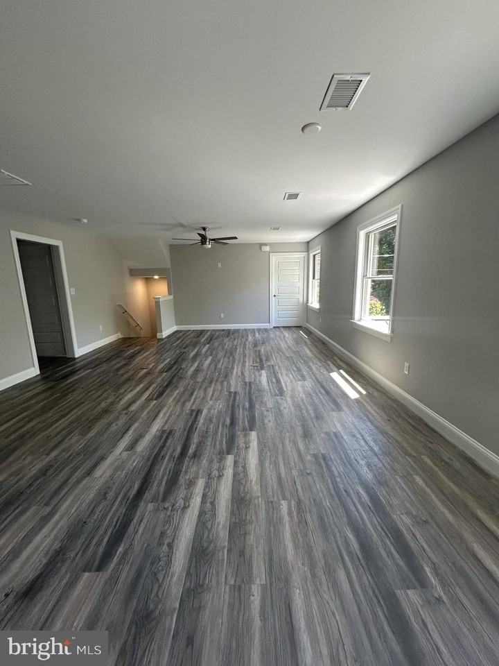 135 W Maple Ave #2ndFL - Photo 6 of 15
