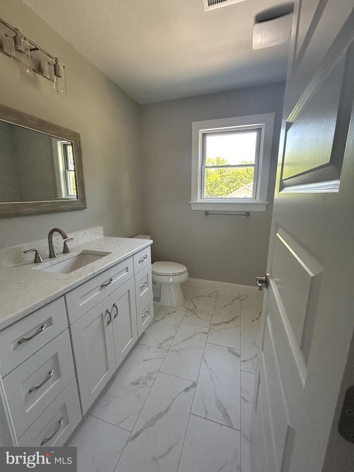 135 W Maple Ave #2ndFL - Photo 7 of 15