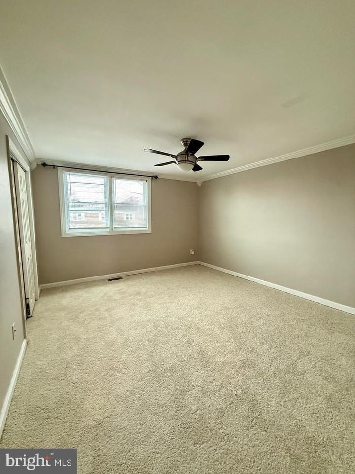 1074 N Academy Ave - Photo 4 of 14