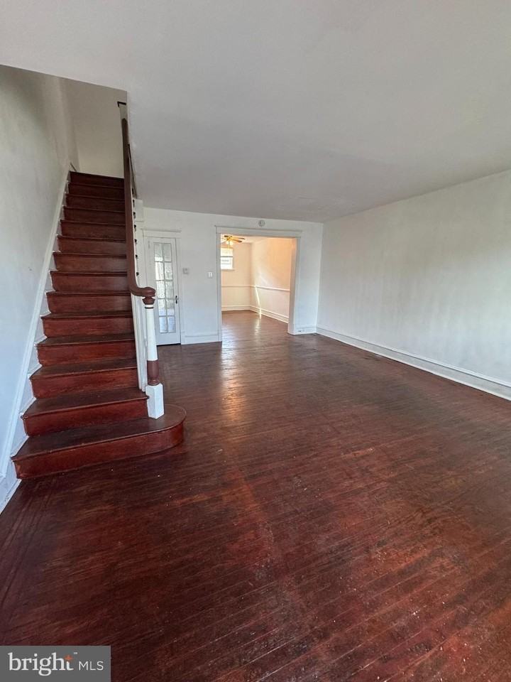 249 N Linden Ave - Photo 2 of 7