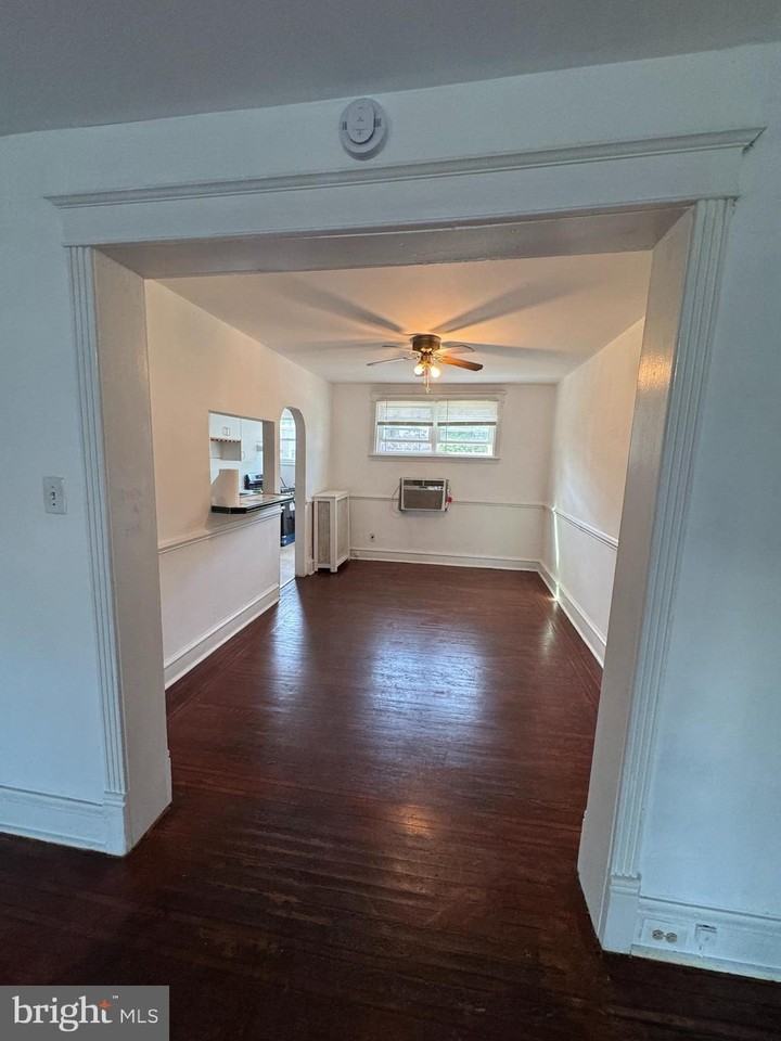 249 N Linden Ave - Photo 4 of 7