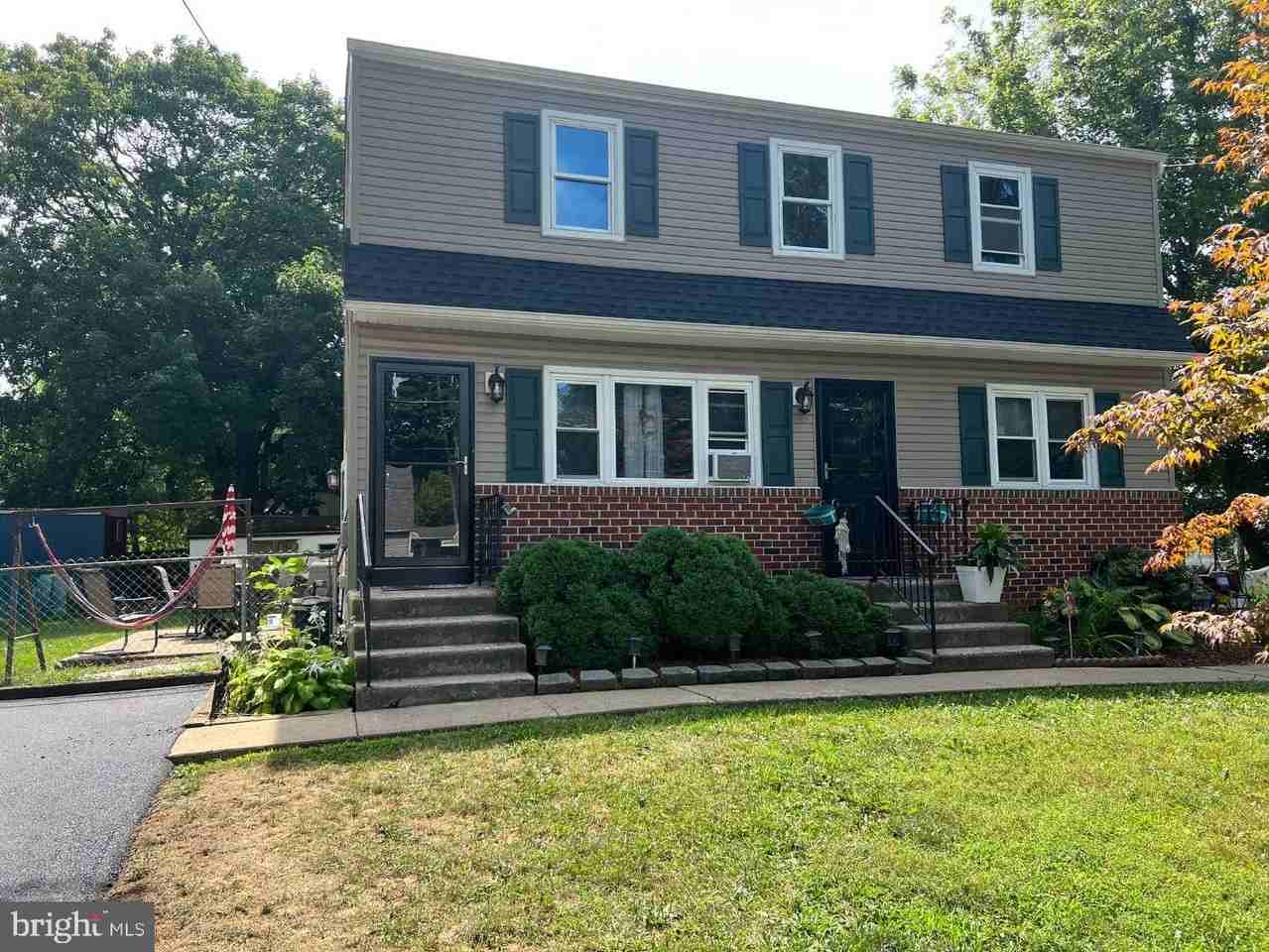 327 Garden Ave - Photo 2 of 16