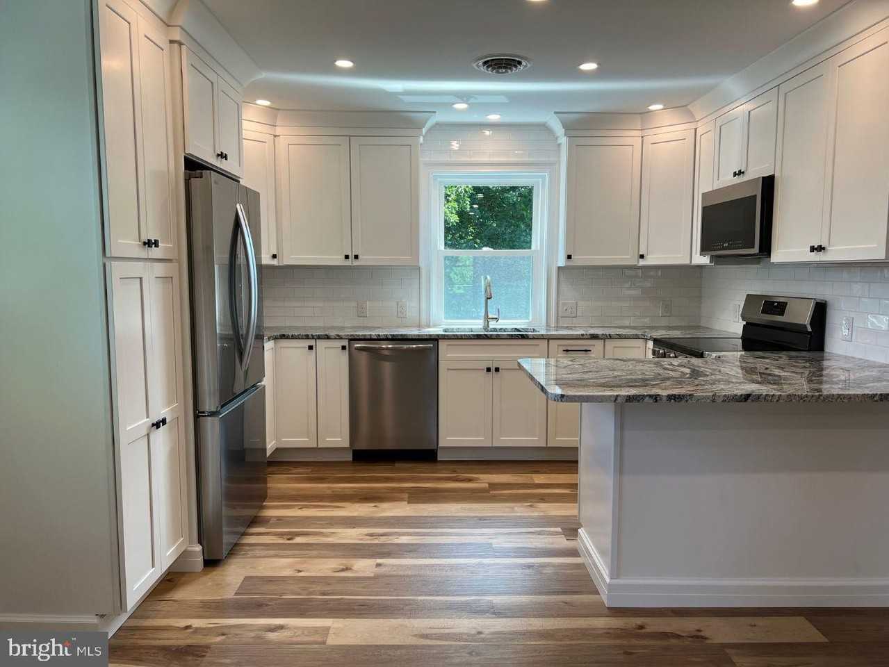 327 Garden Ave - Photo 3 of 16