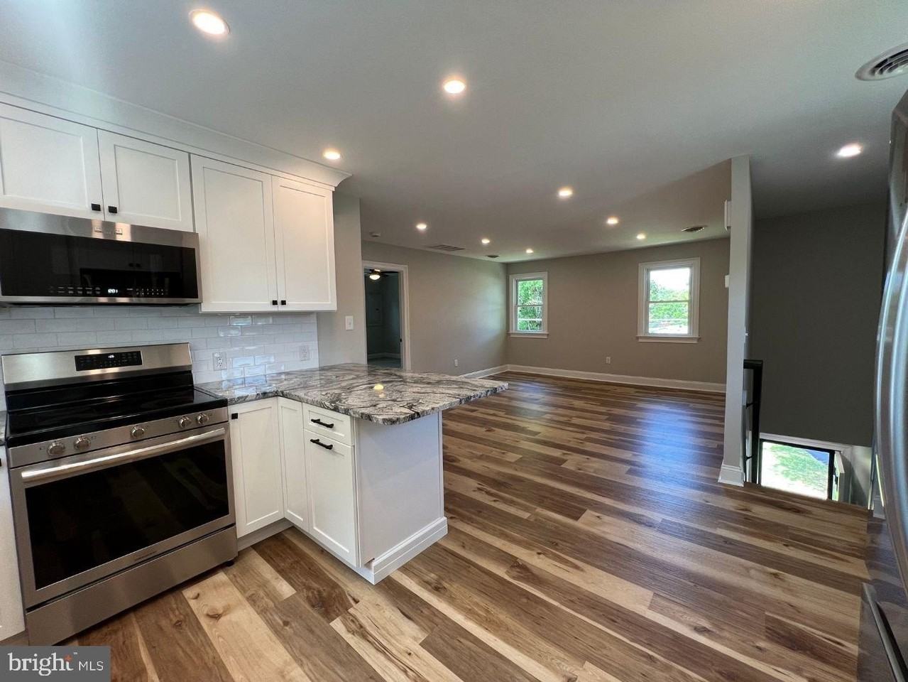 327 Garden Ave - Photo 4 of 16