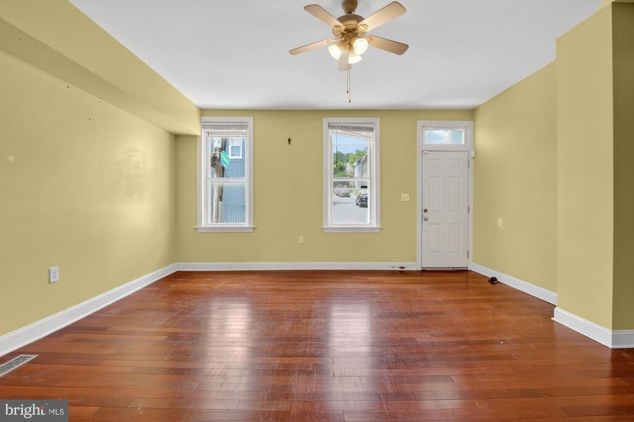 219 Hermitage St - Photo 3 of 37