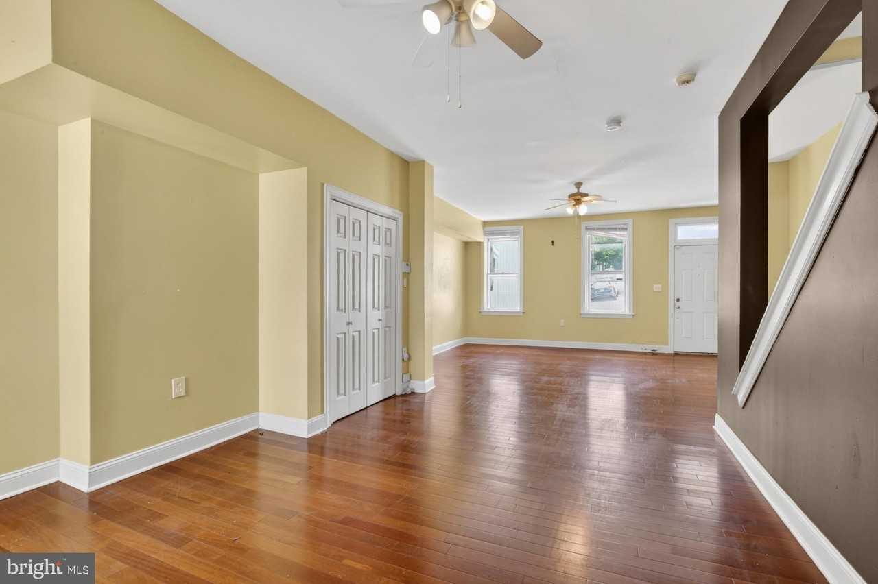 219 Hermitage St - Photo 5 of 37