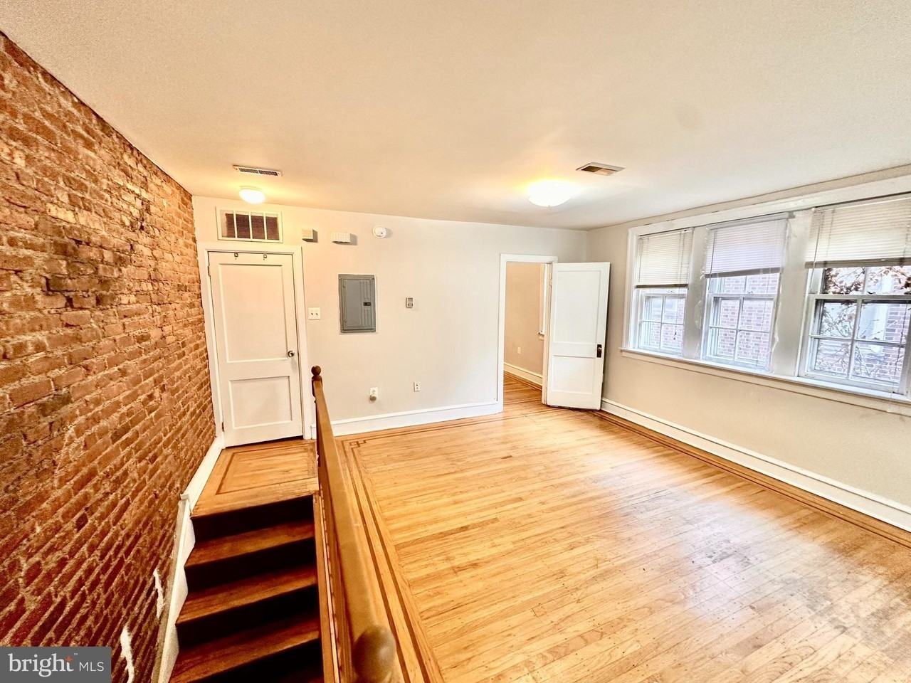506 W Coulter St #3 - Photo 3 of 12