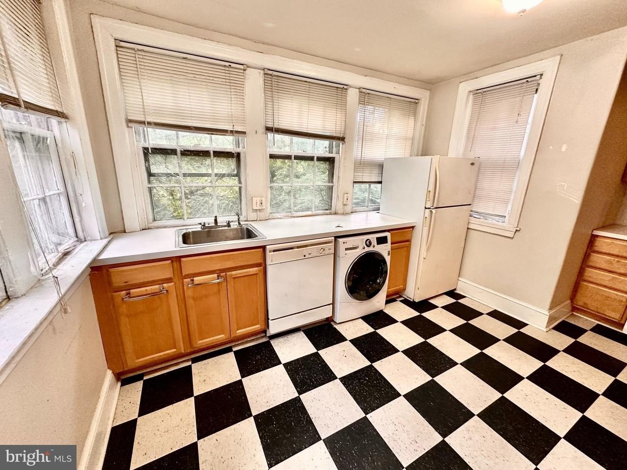 506 W Coulter St #3 - Photo 6 of 12